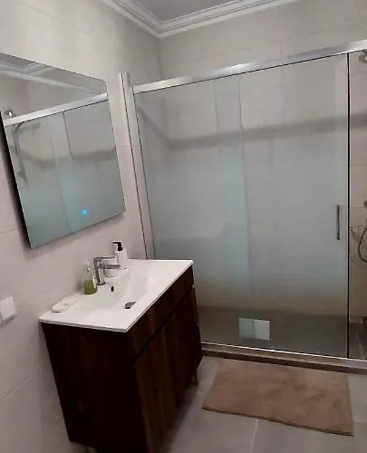 Enjoy Pool, And At 2bedroom Only 3 Minutes From Mareta's Sagres