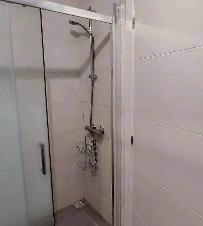 Enjoy Pool, And At 2bedroom Only 3 Minutes From Mareta's Apartman *