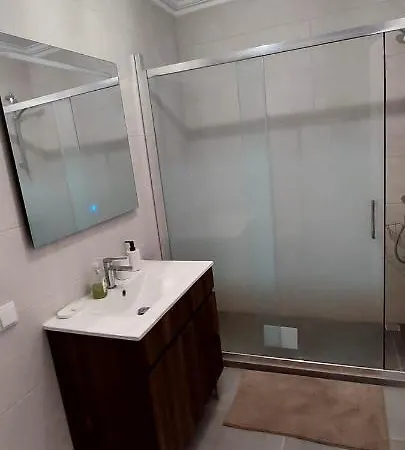 Enjoy Pool, And At 2bedroom Only 3 Minutes From Mareta's Sagres