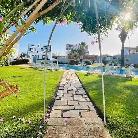 Enjoy Pool, And At 2bedroom Only 3 Minutes From Mareta's Appartamento Sagres