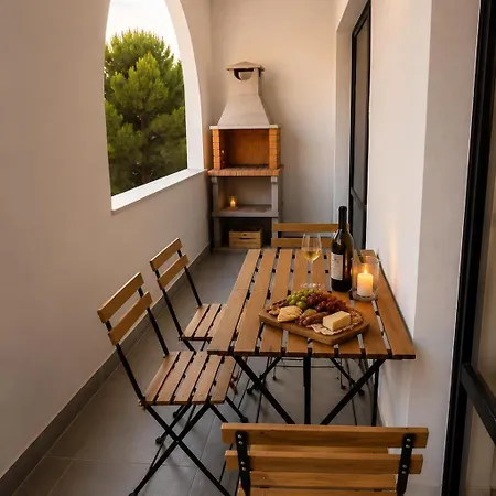Enjoy Pool, And At 2bedroom Only 3 Minutes From Mareta's *