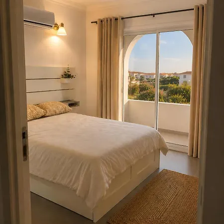 Enjoy Pool, And At 2bedroom Only 3 Minutes From Mareta's Appartamento *