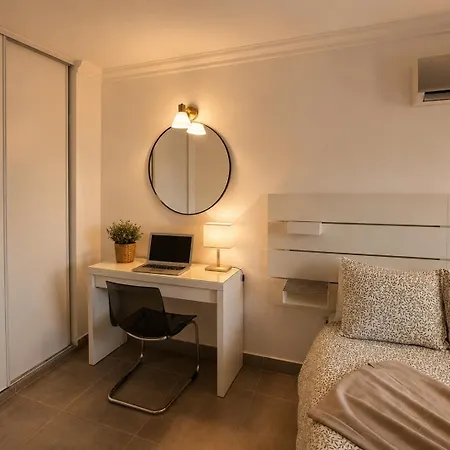Enjoy Pool, And At 2bedroom Only 3 Minutes From Mareta's * Sagres