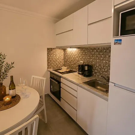 Enjoy Pool, And At 2bedroom Only 3 Minutes From Mareta's Appartamento Sagres