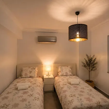 Appartamento Enjoy Pool, And At 2bedroom Only 3 Minutes From Mareta's